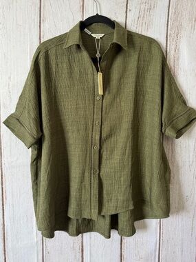 Max Studio London Green Textured Short Sleeve Button Down Shirt NWT